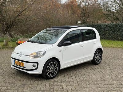 Wit Gebruikt 2014 VW up! Groove Hatchback | € 7.999 (Eerlijke prijs)