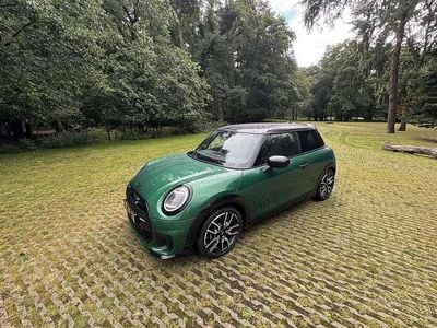 Groen Gebruikt 2024 Mini John Cooper Works Hatchback | € 44.750 (Duur)