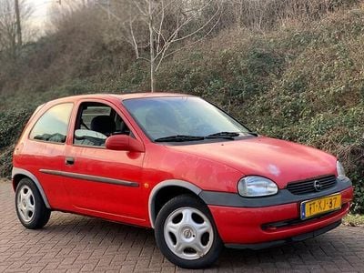 Rood Occasion 1998 Opel Corsa Sport Hatchback | € 777 (Eerlijke prijs)