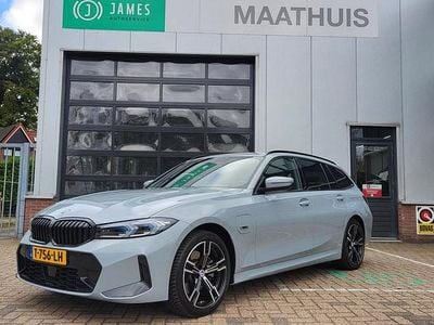 Grijs Gebruikt 2022 BMW 330e M Sport Stationwagen | € 39.950 (Iets duurder)