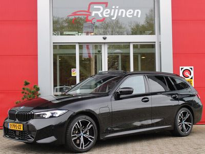 tweedehands BMW 320e 3-SERIE Touring204PK AUTOMAAT HYBRID M-SPORT | CURVED DISPLAY | ELEKTRISCH WEGKLAPBARE TREKHAAK | PANORAMISCH SCHUIF/KANTEL DAK | APPLE CARPLAY | ELEKTRISCHE ACHTERKLEP | STOEL VERWARMING | NAVIGATIE | ADAPTIVE CRUISE CONTROL | DAB+ RADIO | 18"