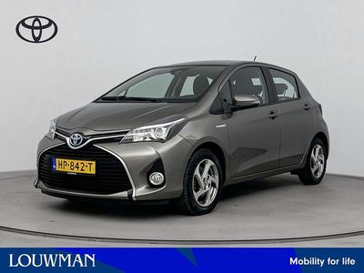 Grijs Gebruikt 2015 Toyota Yaris Hybrid Trend Hatchback | € 13.700 (Eerlijke prijs)