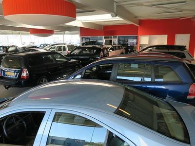 Rood Gebruikt 2004 Audi A4 Basis Stationwagen | € 3.995 (Iets duurder)