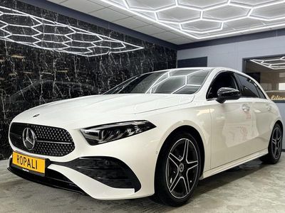 Wit (metallic) Gebruikt 2024 Mercedes A180 AMG line Sedan | € 32.950