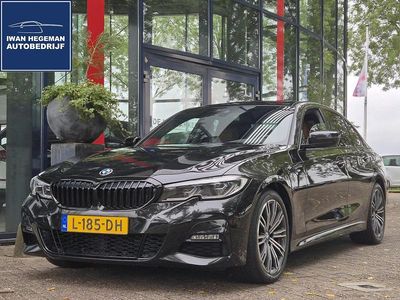 Zwart Occasion 2021 BMW 318 Executive Sedan | € 29.990 (Iets duurder)