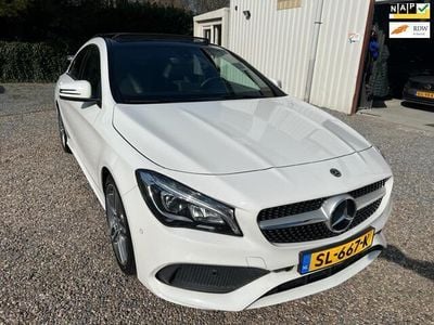 Wit, metallic lak Gebruikt 2018 Mercedes CLA180 AMG Sedan | € 17.999 (Eerlijke prijs)