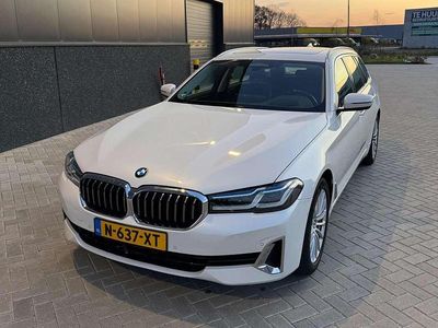 Wit Occasion 2021 BMW 530 Executive Stationwagen | € 47.450 (Duur)