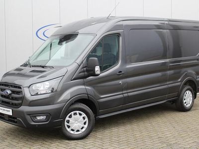 tweedehands Ford Transit 350 2.0 TDCI L3H2 Trend 130pk Trend. Net ingereden, uit voorraad leverbaar ! Volautm. airco, metallic lak, lane- en side assist, adaptive cruise cntrl, navigatie by Apple carplay/Android auto cntrl, bijrijdersbank, USB aansluiting etc.