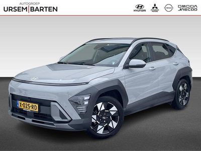Cyber grey (licht grijs metallic) Occasion 2024 Hyundai Kona Premium SUV | € 31.930 (Eerlijke prijs)