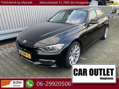 Zwart (metallic) Gebruikt 2013 BMW 320 Efficient Dynamics Sedan | € 9.950 (Goede deal)