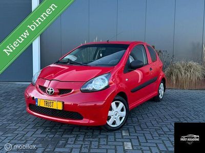Occasion Toyota Aygo 68 PK (50 kW) 2006 Rood Hatchback