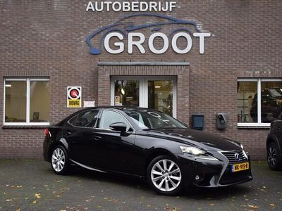 Zwart (metallic) Gebruikt 2017 Lexus IS300h Business Edition Sedan | € 21.950 (Eerlijke prijs)