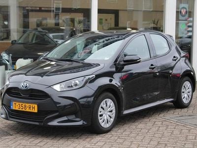 Zwart Occasion 2023 Toyota Yaris Active Hatchback | € 19.950 (Eerlijke prijs)