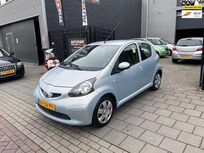 Occasion Toyota Aygo 68 PK (50 kW) 2006 Blauw Hatchback