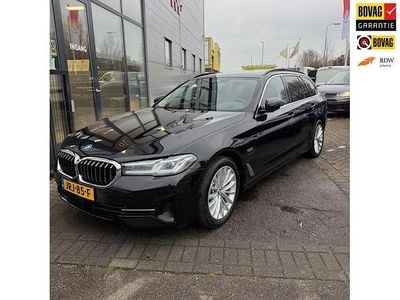 Zwart (metallic) Gebruikt 2024 BMW 530e Stationwagen | € 42.950 (Super prijs)