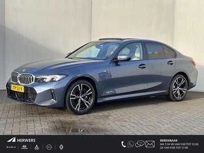 Blauw Occasion 2024 BMW 330 M Sport Sedan | € 45.835 (Eerlijke prijs)