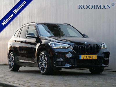 Zwart Occasion 2023 BMW 220 SUV | € 27.450