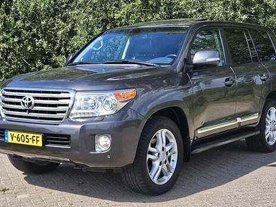 Toyota Land Cruiser V8