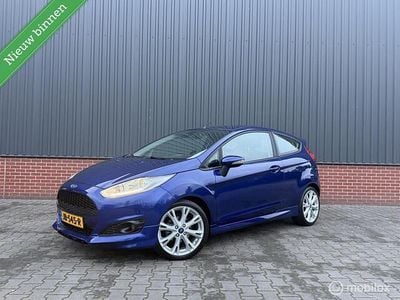 Blauw Gebruikt 2016 Ford Fiesta Titanium Hatchback | € 5.744 (Eerlijke prijs)