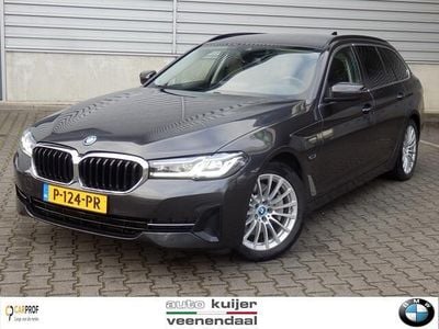 Grijs (metallic) Gebruikt 2022 BMW 520 Sport Line Stationwagen | € 33.940 (Goede deal)