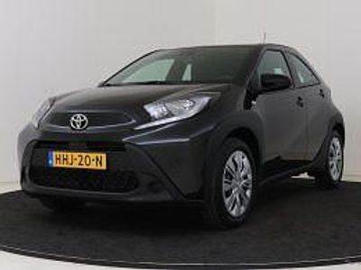 Zwart Occasion 2025 Toyota Aygo X Play SUV | € 18.945 (Eerlijke prijs)