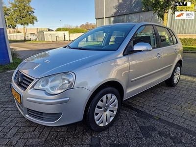 Grijs (metallic) Gebruikt 2005 VW Polo Hatchback | € 599 (Goede deal)
