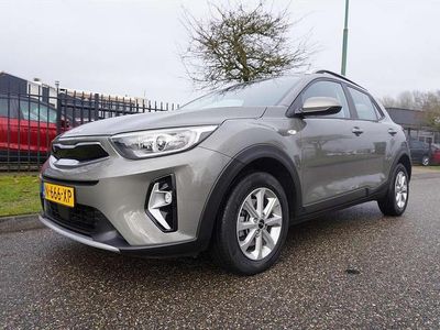 Groen (metallic) Occasion 2022 Kia Stonic SUV | € 16.945 (Goede deal)