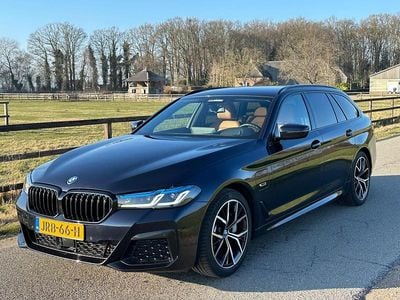 Zwart Occasion 2022 BMW 530 M Sport Stationwagen | € 39.750 (Goede deal)