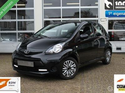 tweedehands Toyota Aygo 1.0-12V VVT-I 5-Deurs Facelift 2 Aspiration-Sport Ledverlichting Airconditioning Centrale Deurvergrendeling Elektrische Ramen Stuurbekrachtiging Radio/Cd/Aux 12Volt Aansluiting Isofix Métallic Lak Topstaat Distributieketting Nieuwe APK!