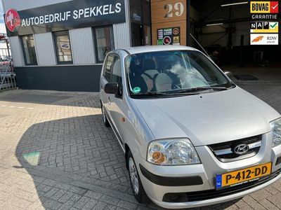 tweedehands Hyundai Atos 1.1i Dynamic First Edition Deze auto is van binnen en buiten nieuw 55000 km gelopen 6 maanden garantie nieuwe apk