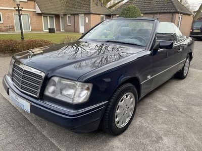 Blauw Occasion 1996 Mercedes E200 Cabriolet | € 28.750