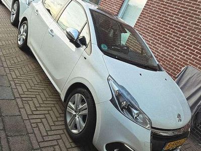 Wit Occasion 2016 Peugeot 208 Active Hatchback | € 6.950 (Eerlijke prijs)