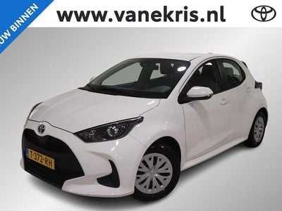 Wit Occasion 2023 Toyota Yaris Hybrid Active Hatchback | € 21.198 (Goede deal)