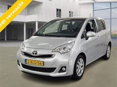 Grijs (metallic) Gebruikt 2014 Toyota Verso-S Trend MPV | € 13.399 (Eerlijke prijs)