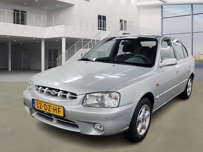 Occasion Hyundai Accent GLS 90 PK (66 kW) 2000 Grijs Hatchback