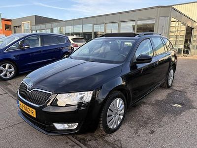 Zwart Occasion 2015 Skoda Octavia Ambition Stationwagen | € 9.950 (Iets duurder)