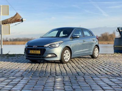 Blauw Occasion 2016 Hyundai i20 Comfort Hatchback | € 9.450 (Iets duurder)
