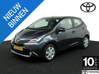 tweedehands Toyota Aygo 1.0 VVT-i x-nav | Navigatie | Achteruitrijcamera | 5-Deurs | Airco |