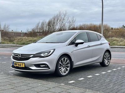 Grijs Gebruikt 2017 Opel Astra Hatchback | € 7.950 (Iets duurder)