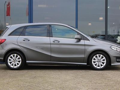 Grijs Gebruikt 2017 Mercedes B180 Ambition MPV | € 12.900 (Eerlijke prijs)