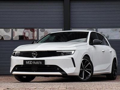 Wit Occasion 2023 Opel Astra Elegance Hatchback | € 20.950 (Goede deal)