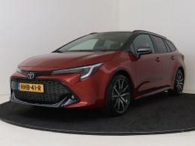 Occasion Toyota Corolla Plus 140 PK (102 kW) 2025 Metal oxide prem metallic/zwart dak(209) (donker bruin metallic) Stationwagen