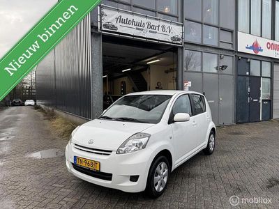 Wit Gebruikt 2010 Daihatsu Sirion Hatchback | € 2.499 (Eerlijke prijs)