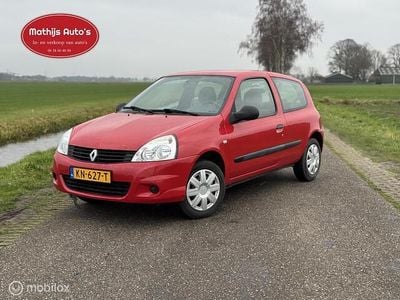 Rood Gebruikt 2010 Renault Clio II Authentique Hatchback | € 1.950 (Goede deal)