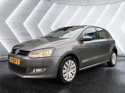 Grijs (metallic) Gebruikt 2013 VW Polo Hatchback | € 5.940 (Eerlijke prijs)