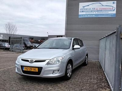 Zilver (metallic) Gebruikt 2008 Hyundai i30 Dynamiq Hatchback | € 2.250 (Eerlijke prijs)