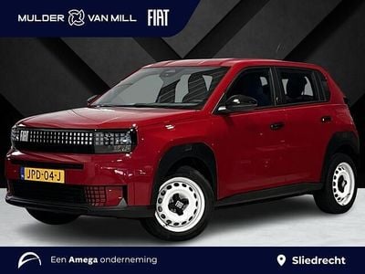 Rood Nieuw 2025 Fiat Grande Panda Red Hatchback | € 25.039 (Goede deal)