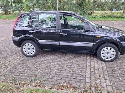 Zwart Gebruikt 2010 Ford Fusion Cool & Sound Edition MPV | € 2.000 (Goede deal)