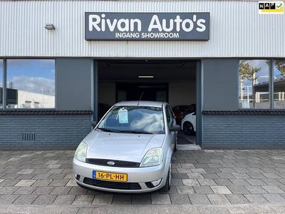 Grijs Gebruikt 2004 Ford Fiesta Futura Hatchback | € 1.650 (Eerlijke prijs)
