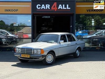 Grijs Gebruikt 1982 Mercedes E230 Sedan | € 18.450